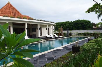 Villa Amari マタラム エクステリア 写真